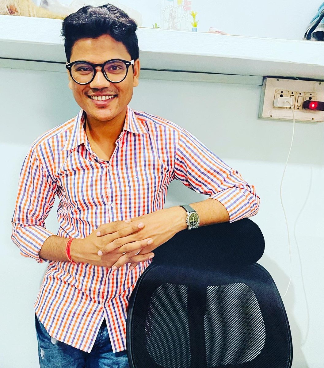dheerusoni0212's tweet photo. Style is very personal. It has nothing to do with fashion. Fashion is over quickly. Style is forever. #casualstyle #casulalook #casulphotography #casulaphotoshoot #workfromhome #friday #smile #smileingface #smileforever #smilefordays #smilesmilesmile #smilechallenge https://t.co/4B4PUtohRg