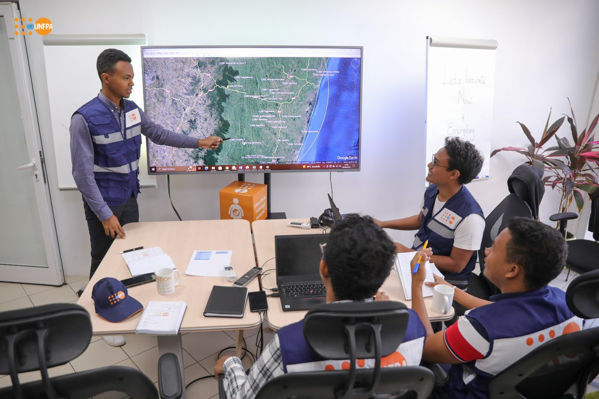 UNFPAMadagascar's tweet image. Four drone pilots recruited for the Japanese-funded @UNFPA #SRH #DroneProject in the #GrandSud &amp;amp; South East of Mdg, are ready for deployment.

The project implemented in partnership w/ @Msanp_Mada targets 60 health centers in the hard-to-reach localities.

#InnovationSavesLives