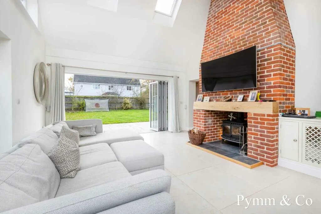 pymmandco's tweet photo. For Sale-Mulbarton
✅5 Bedroom Executive Detached Family Home
✅2 en-suites
✅Open Plan Kitchen/Breakfast Room + Underfloor Heating
✅Double Garage
✅Timber Framed Games Room
✅South Facing Rear Garden
See full details here⬇️⬇️⬇️
https://t.co/wXtjhKMigE https://t.co/pIq0v2r4TU