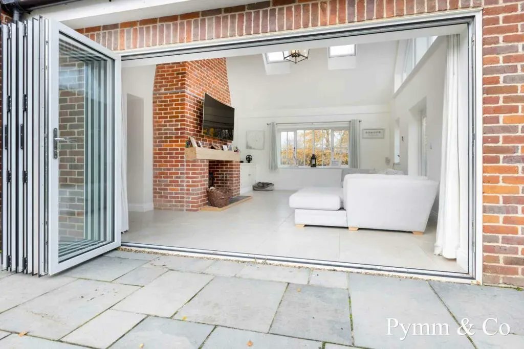 pymmandco's tweet photo. For Sale-Mulbarton
✅5 Bedroom Executive Detached Family Home
✅2 en-suites
✅Open Plan Kitchen/Breakfast Room + Underfloor Heating
✅Double Garage
✅Timber Framed Games Room
✅South Facing Rear Garden
See full details here⬇️⬇️⬇️
https://t.co/wXtjhKMigE https://t.co/pIq0v2r4TU