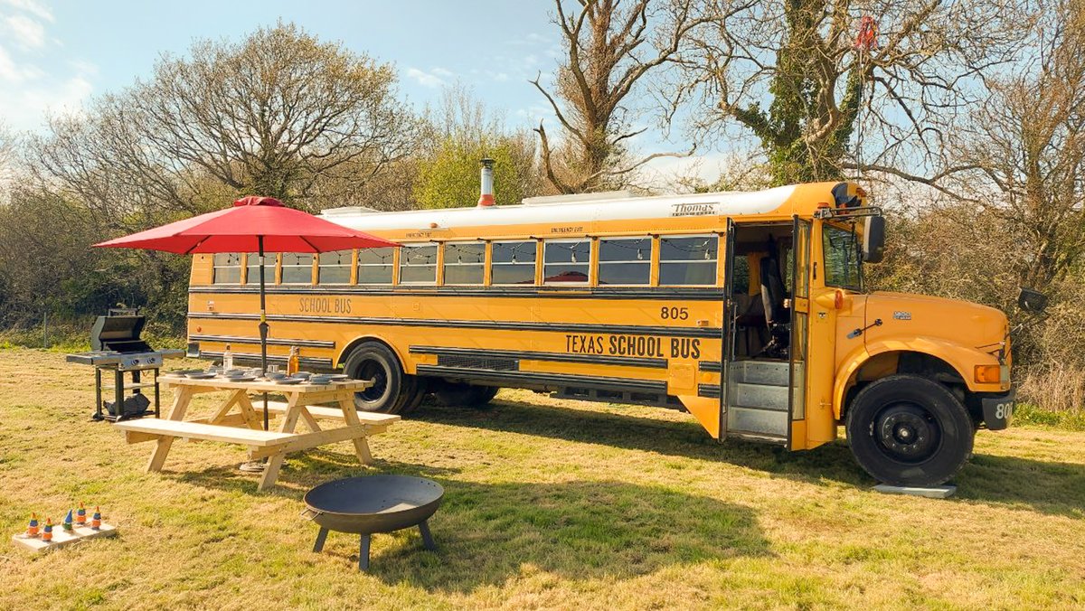 schoolbusstays's tweet photo. We❤️a festy! We're fully booked @glastonbury &amp; have just 1 fab glamping bus left @IsleOfWightFest !
BARGAIN! See more> https://t.co/ZsQHqwQ5o2...
Kick those tents into touch - enjoy funky comfort!
*SLEEPS 6*POWER*SHOWER*FRIDGE*KITCHEN
*BBQ*FIREPIT #IsleofWight #IOW2023 #festival https://t.co/owB3BYr1hI