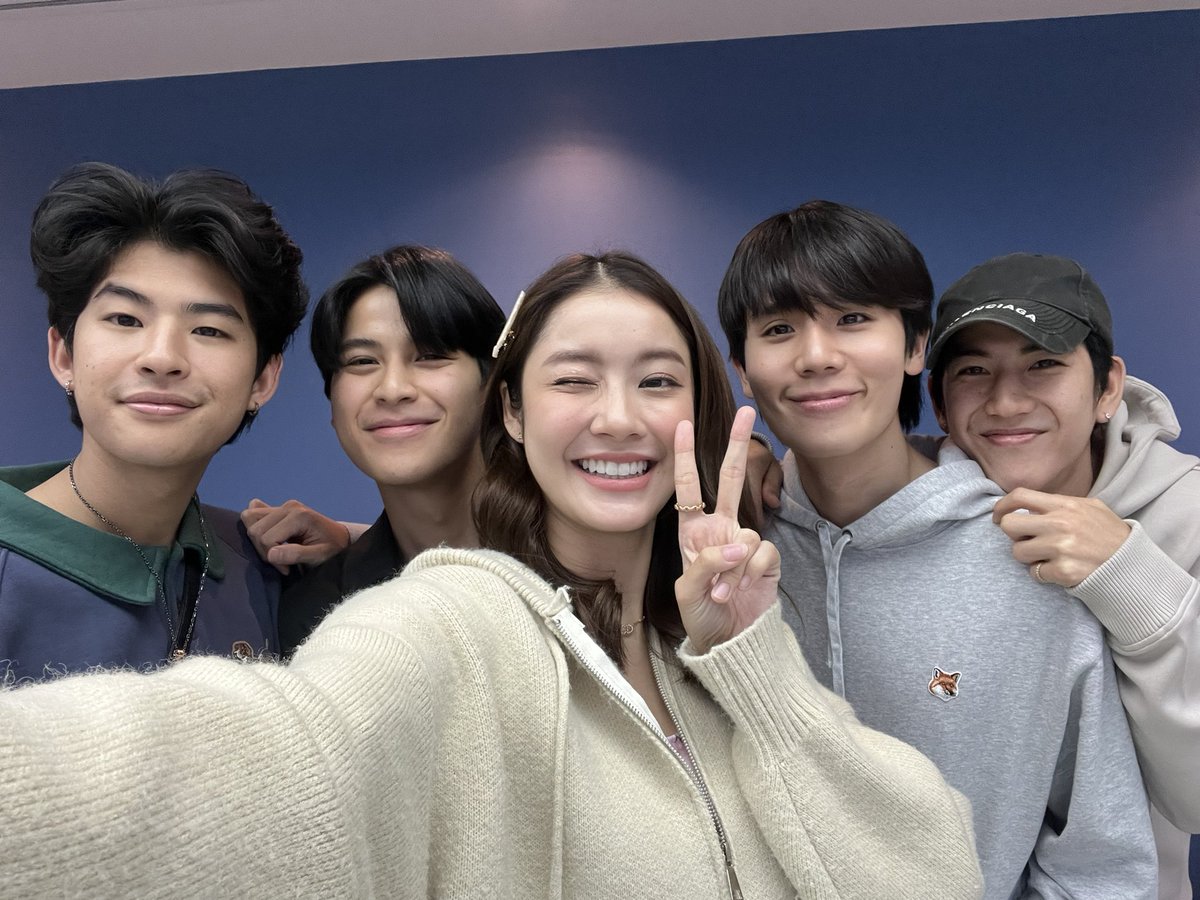 jimmyyjp_'s tweet image. เริ่ม 👉🏻 #LastTwilightSeries
@Sea_tawinan @mmarkpkk @NamtanTipnaree @Tpkkrubs