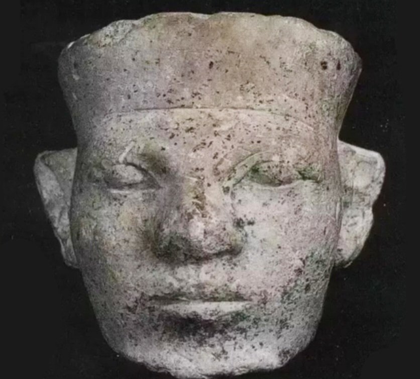 allimadi's tweet photo. https://t.co/OTdB0IcKrl
#Hawass former minister antiquities, wrote..'no one with even a little education could make a film showing Cleopatra as black.'
Yes #Cleopatra WASN'T #BLACK. First king of #Kemet #AncientEgypt #Menes 100% Black. First #humans were Black. Stop #SelfHating https://t.co/JwlH3nruzW