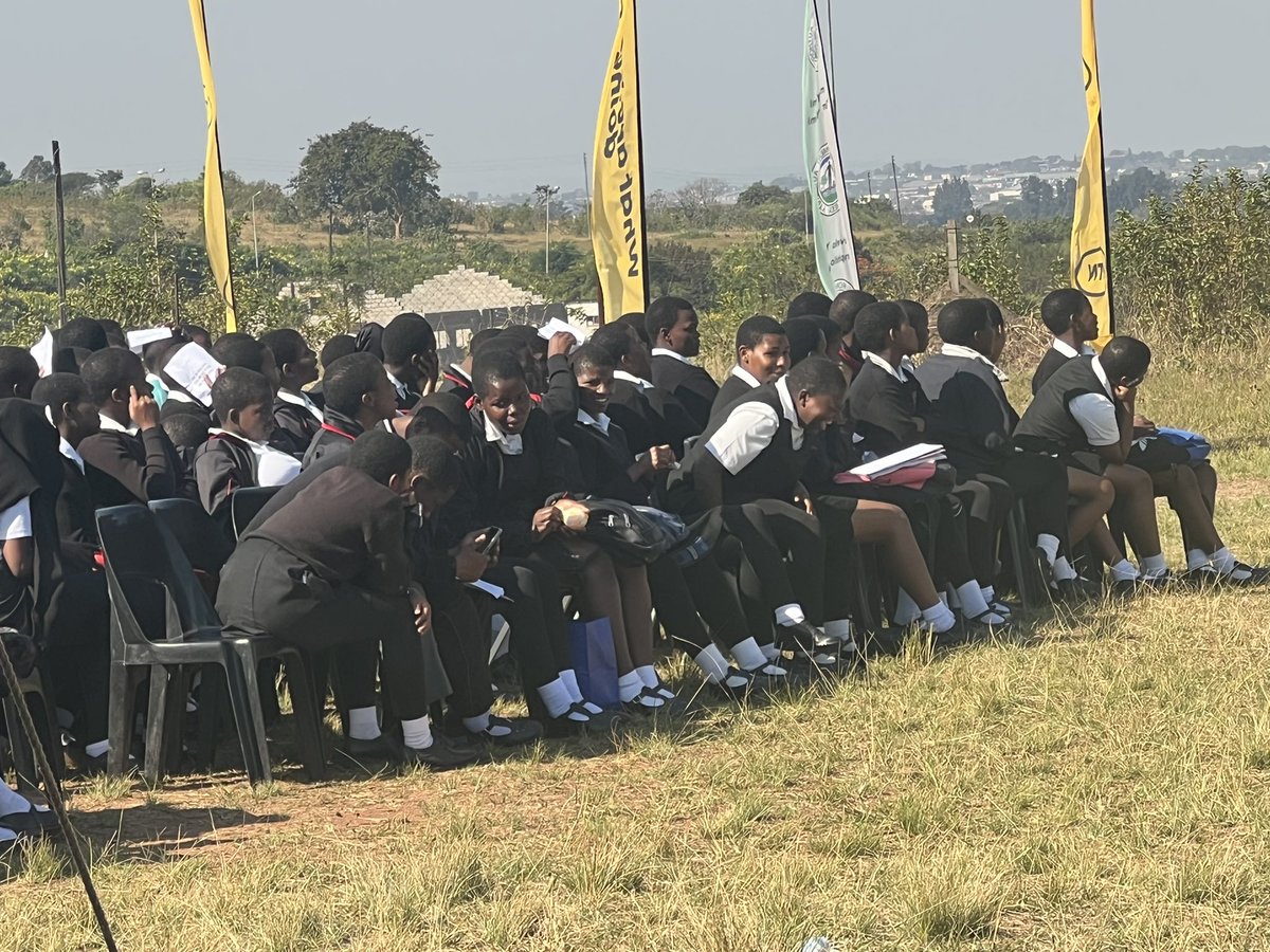 #WorldEnvironmentDay2023 commemoration by young people hosted by #LozithaHighSchool.
#BeatPlasticPollution