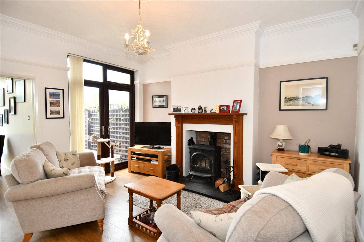 📍Park Road, Meols

💵£575,000

🏡 This extensive period family home is packed with character and charm.  Offering five bedrooms, three substantial reception rooms and a large garage with workshop, the property offers family living that ticks all of those important boxes!

#meols