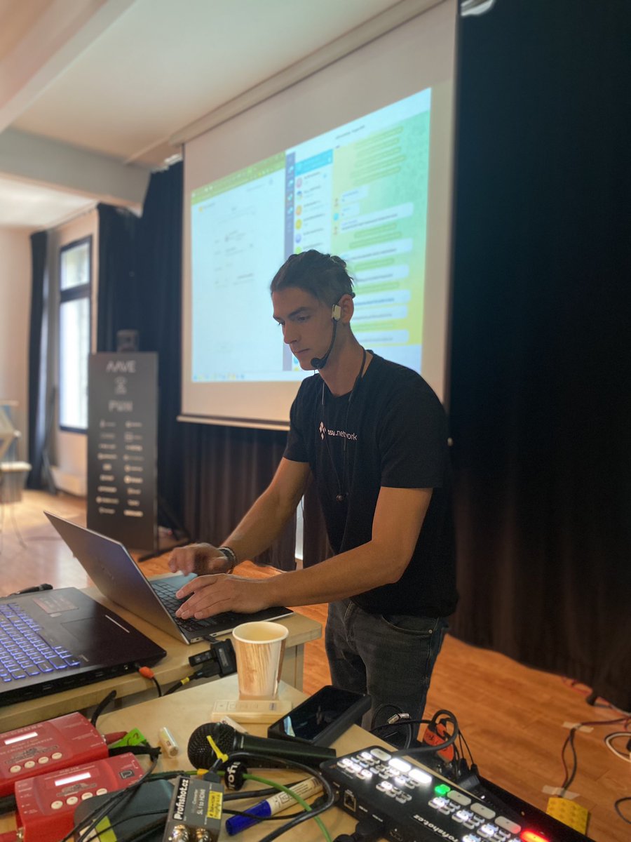 Check out @markoinether teach devs @PragueDefi how to build and run their own fully functional 🌈LSD pool on #Goerli leveraging DVT(Distributed validator technology) 🤩
#runDVT @ssv_network