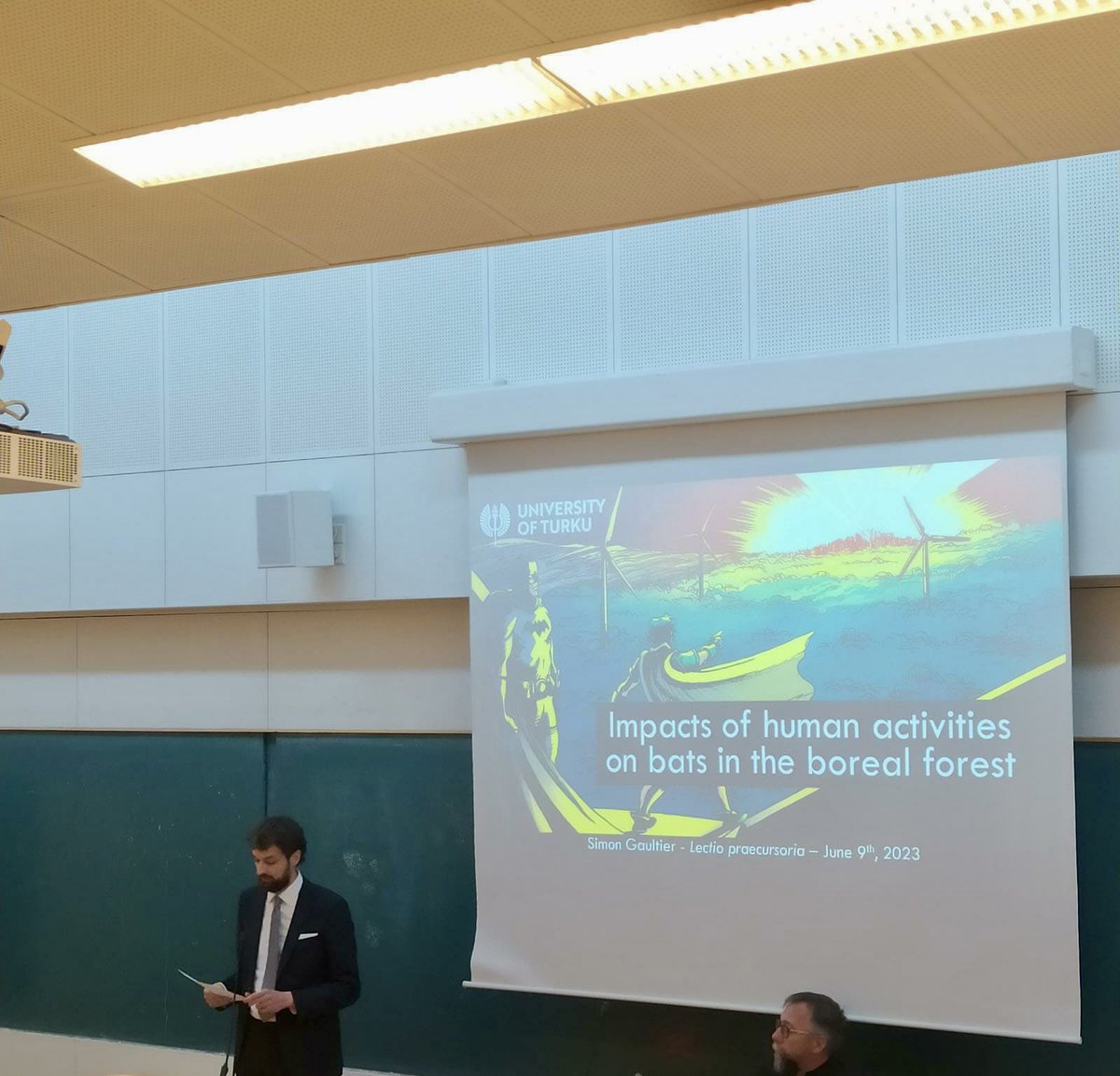 Our one and only @gaultier_simon defending his dissertation ⚔️ on the effects of #anthropogenic stressors such as #windenergy on #bats. He’s doing a fantastic job blowing 💨 everyone away with his findings 😉 @UniTurku @luomus @luomus_zoology