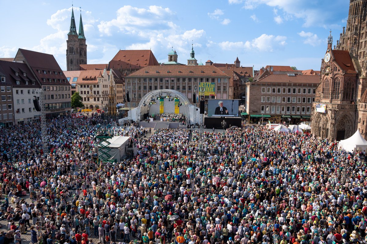 Die Sparkassen-Finanzgruppe ist voller Stolz offizieller Partner des Deutschen Evangelischen Kirchentags in Nürnberg! Wir unterstützen diese wunderbare Veranstaltung, die allen Raum zum Glauben, Austausch und Zusammenkommen bietet. #Kirchentag #Gemeinschaft