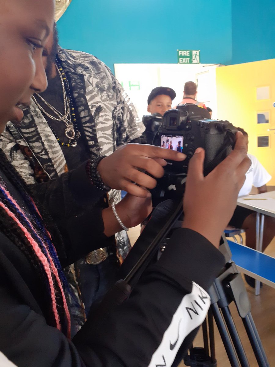 🎬 And...action! Year 7 made a film in a day🎥
Great introduction to filmmaking: planning shots, operating camera and shoulder rig, directing...
Added bonus: a former student on work experience supporting the day. 🙏to all involved.
#ExploreDreamDiscover #GREAT #Deptford #alumni