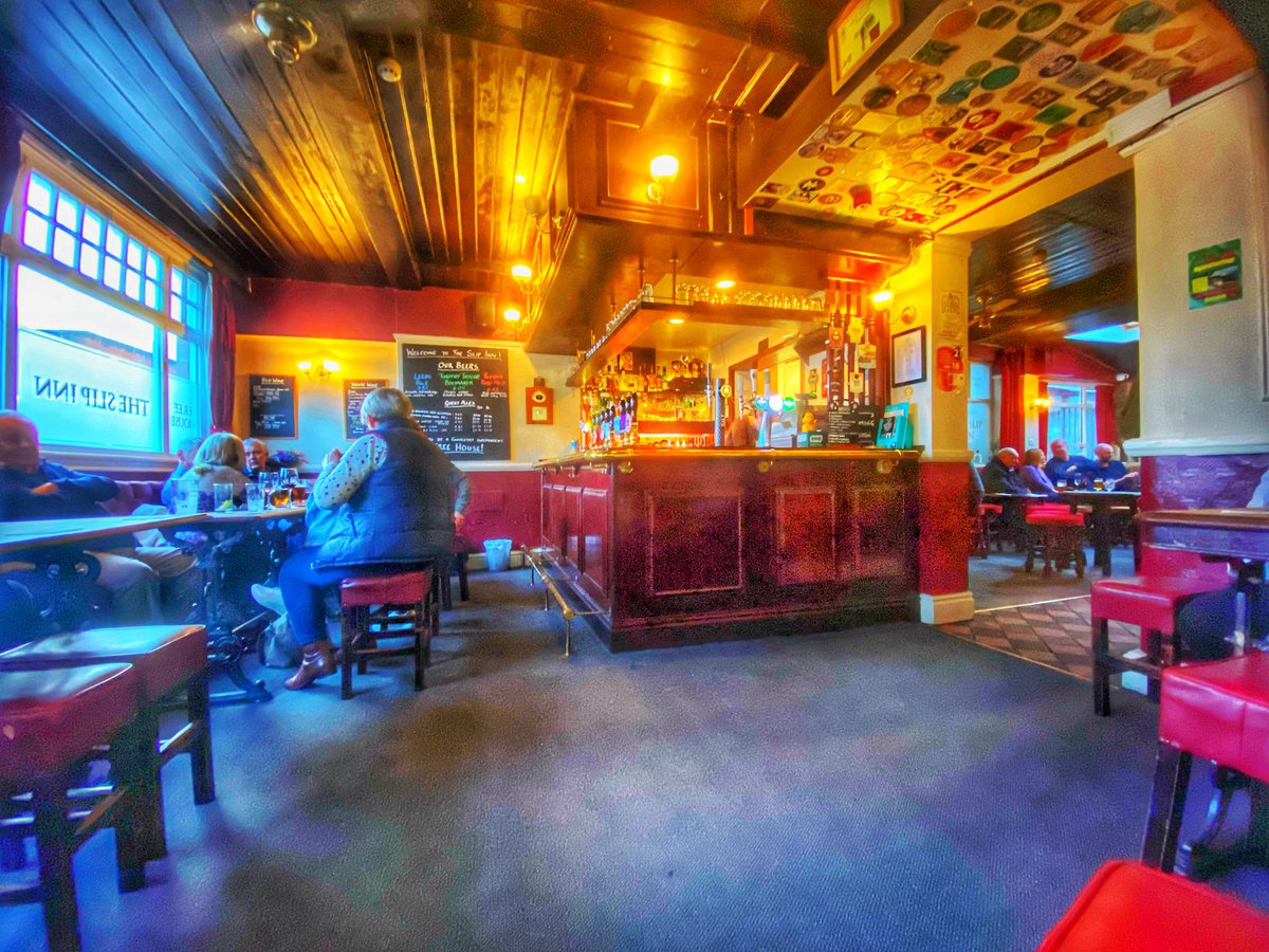 A proper friendly, unpretentious local with excellent beers. I really love @theslipinnyork ❤️ 

#york #beer #pub #craftbeer #realale #pubs #travel #craft #beernerd #beeroclock #craftnotcrap #craftbeers #visityork #Yorkshire @YorkBeer #citypub #alehouse #locale #local