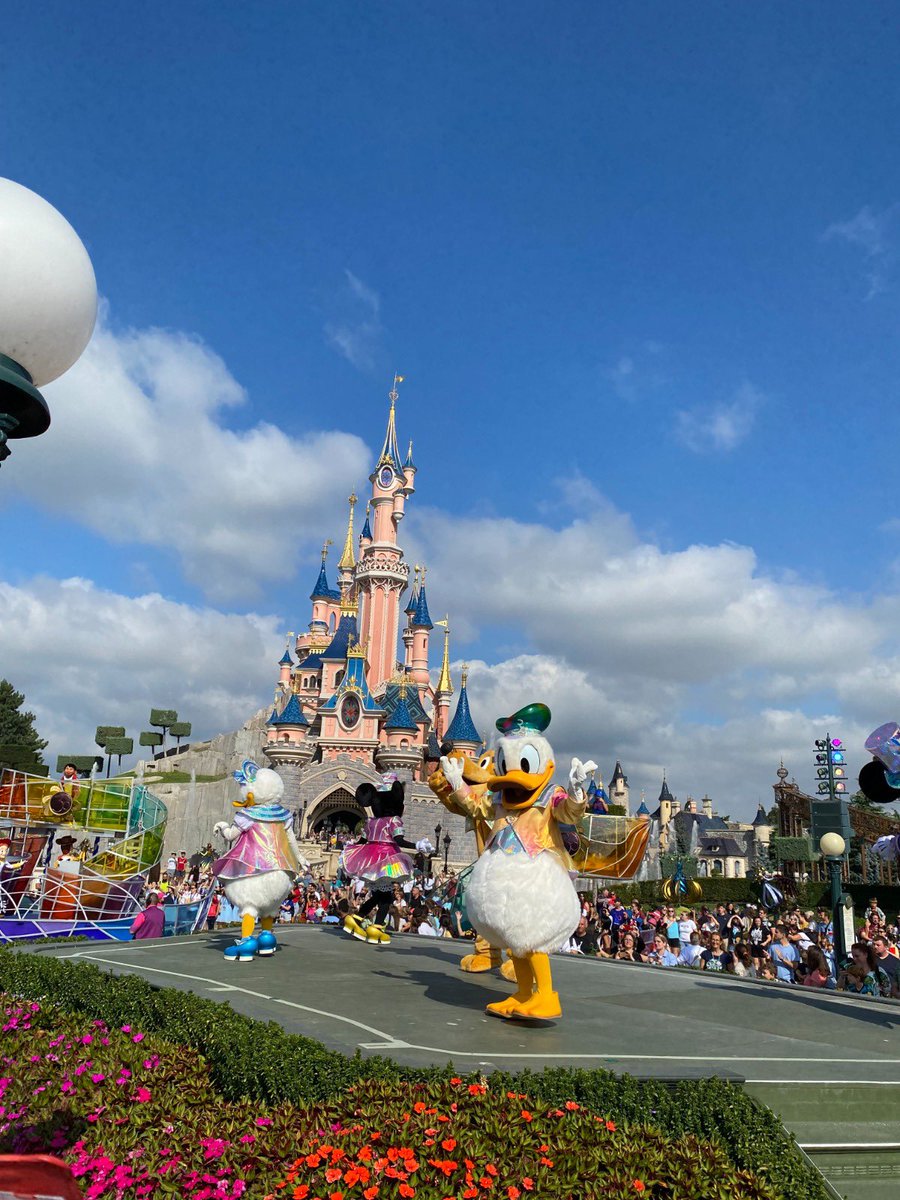 AlohaMagicWorld's tweet image. Hoy es el cumpleaños de este adorable Pato!! @DisneylandParis @DisneyParks 
Instagram: instagram.com/alohadisneypar…
Youtube: youtube.com/c/alohadisney
Web: alohadisney.com
TikTok: vm.tiktok.com/ZM8XubSoR/

#Donald #DonaldDuck #DonaldBirthday #DonaldAniversary  #disneylandparis