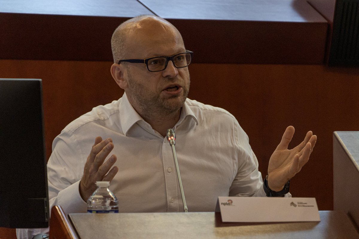 <a href="/npldeu/">NPLD</a> Jeremy Evas : « Ret eo kalonekaat kement den a glask treuzkas kembraeg ha kinnig evel "ur veaj" ar pezh a vo graet er familh etre an tadoù, ar mammoù hag o bugale » <a href="/jeremyevas/">Jeremy Evas</a> 
#NPLD #Roazhon #bzhg