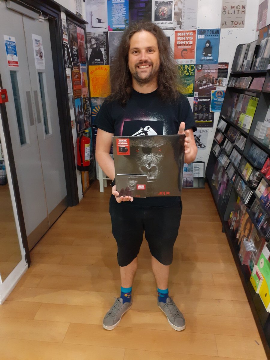 hmvNewcastle's tweet photo. He's back from his jollies with a suprise for this week's #MerlinsMetal. It's not #Metal, but he's so excited about the new @ExtremeBand album we're letting that slide.
#NewMusicFriday #NewRelease #NewReleases #newmusicfix #NewMusicAlert https://t.co/kp8ZIMjED3