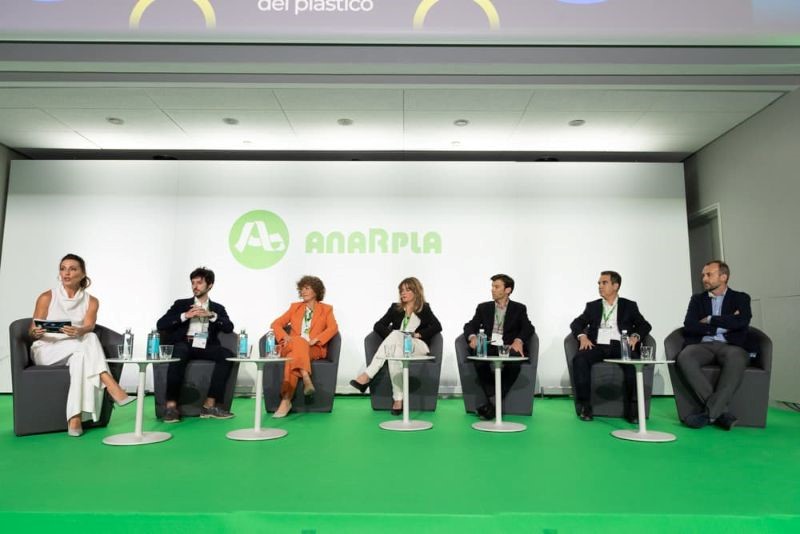 industriambient's tweet photo. Resumen del mayor evento sobre #reciclaje de #plásticos en España

No te pierdas el resumen de lo acontecido en el 2º Congreso Nacional de Reciclado de Plásticos #CongresoANARPLA 

https://t.co/cFvHgLBd6Y https://t.co/ChsYrQc5LT