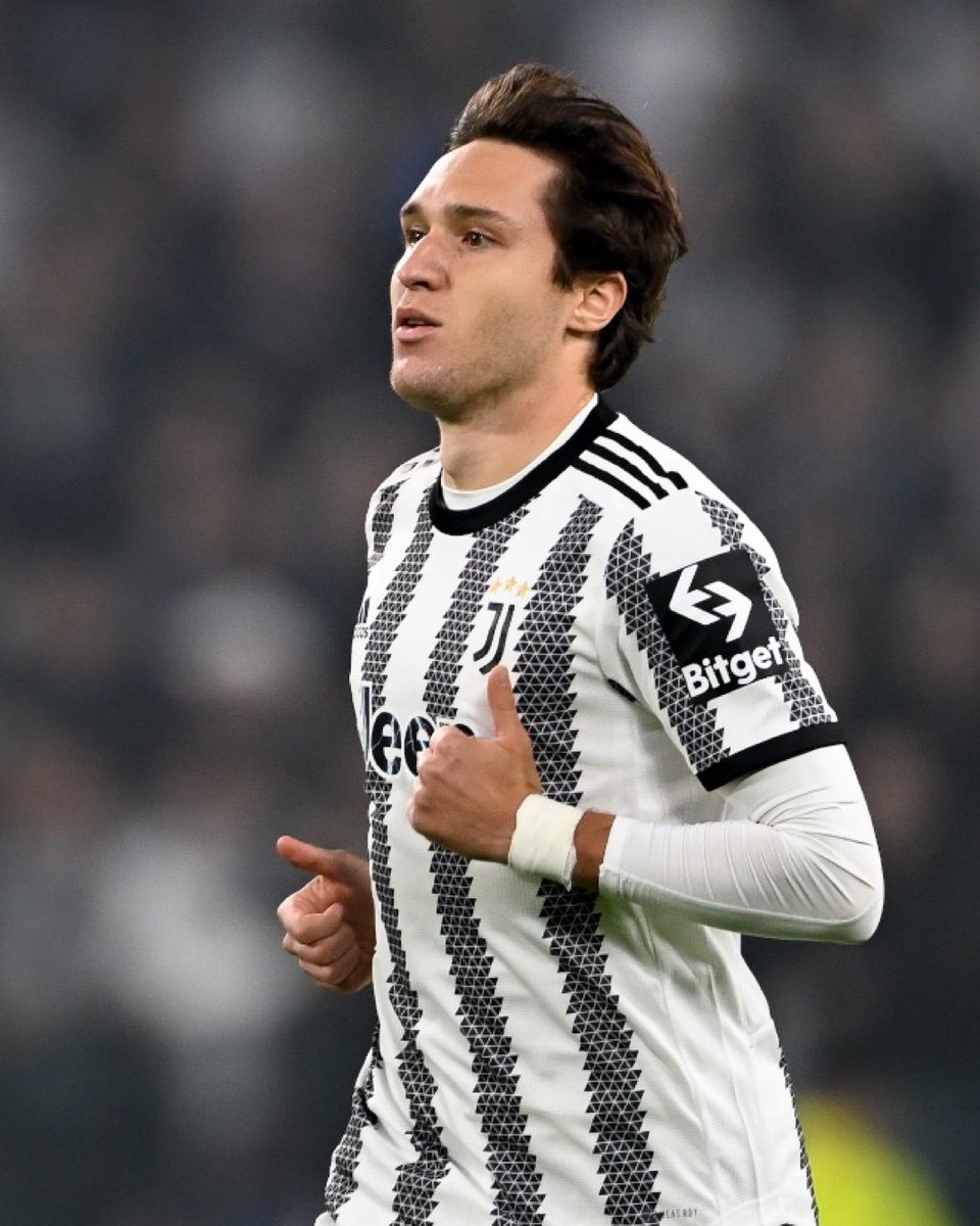 BianconeriZone's tweet photo. 🚨Chiesa was not happy with how he was managed this season. His relationship with Allegri is not that good.

He is now at a point where he is open to listen to offers (Liverpool, United &amp; Newcastle). 

Juventus wants 35mln€ + bonus. #Juventus. 

[@CorSport] https://t.co/3bBvL9F4Z4