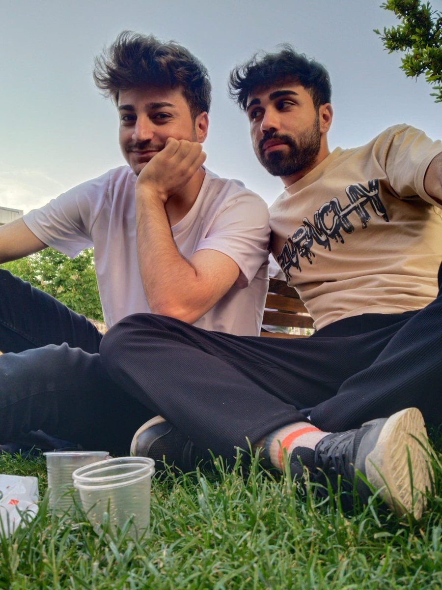 Aynen  Ahmet kural'ın Sıla'ya bakışı aynennn