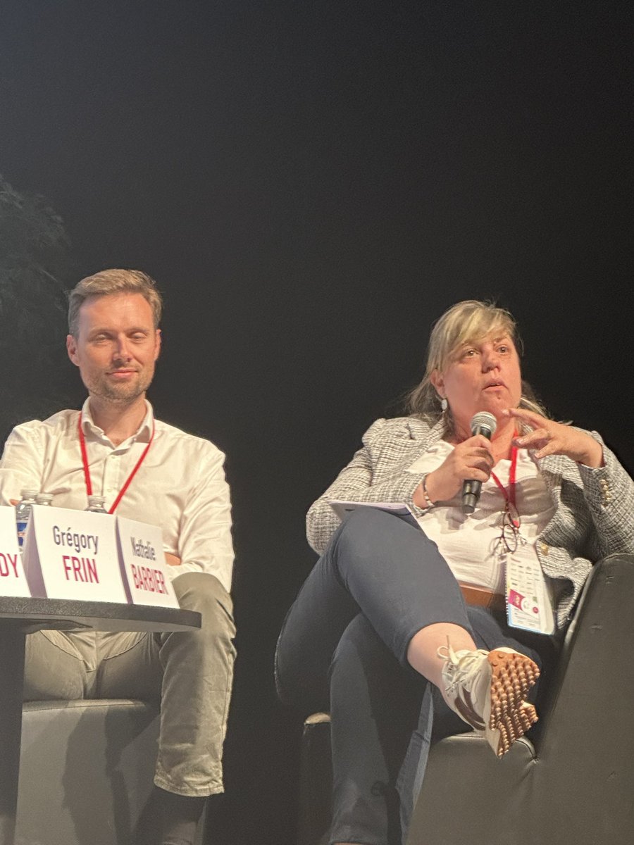 Table ronde sur les obstacles au retour à domicile en nutrition médicale au Journées de Printemps de @nut_clinique   
Nathalie Barbier IDEC présente l’expérience du <a href="/CHUdeNice/">CHU de Nice</a>