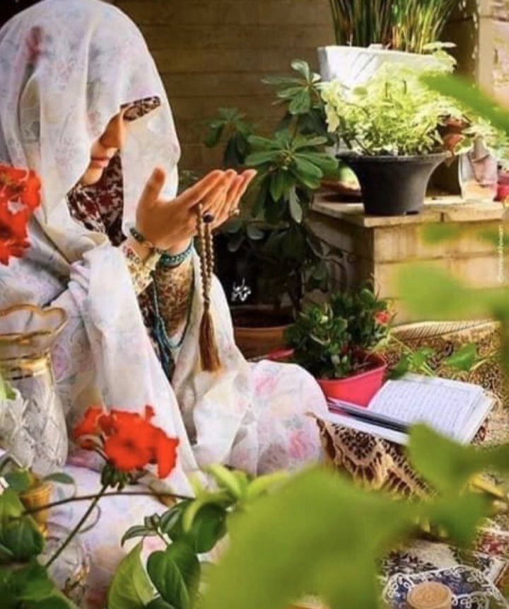 🌸عندما يمنحنا الله بداية جديدة
نحاول ان لا نكرر الاخطاء القديمة
فقط نسأل اللهم صلي على محمد صلاة 
تنجينا بها من جميع الاهوال والأفات
وتقضي لنا بها جميع الحاجات
وتطهرنا بها من جميع السيئات
وترفعنا بها أعلى الدرجات
وتبلغنا بها أقصى الغايات من جميع الخيرات
في الحياة وبعد الممات

💔