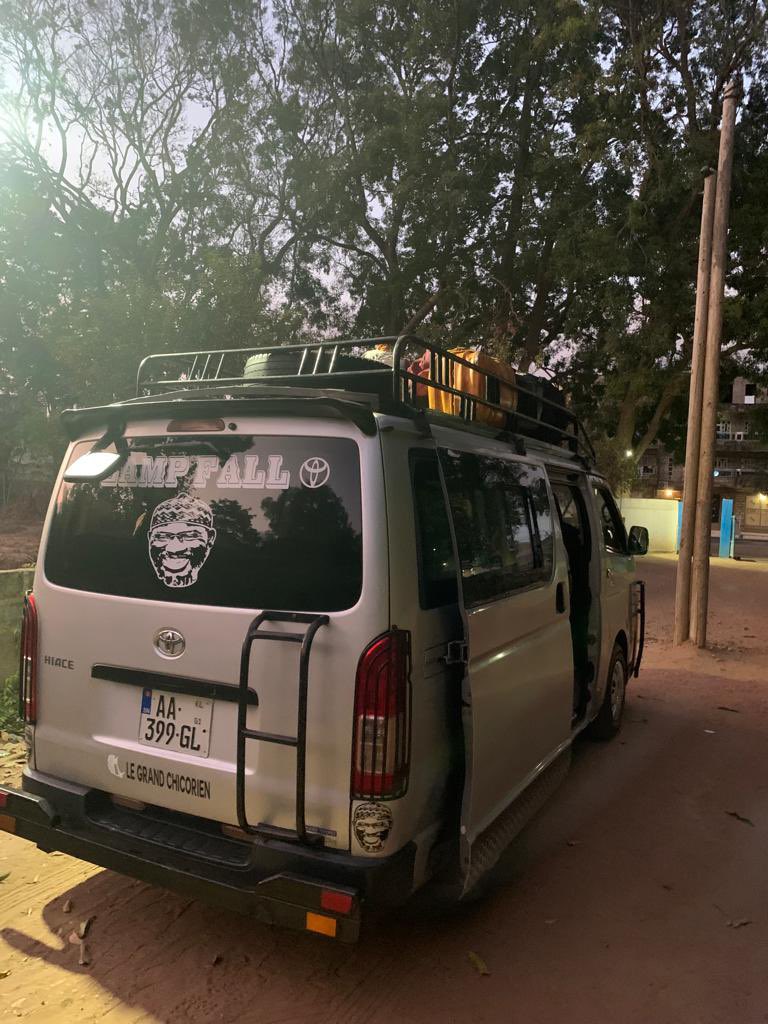 Niintche's tweet photo. Nous continuons à évacuer des étudiants partout au Sénégal grâce à la contribution du @GroupeSoNatel avec @orange_sn .Merci de vous être associé à cette chaîne de solidarité en faveur de nos jeunes frères et sœurs étudiants. Plus de 1600 étudiants ont rejoint leur famille  et 210 autres en route au moment de ce tweet . L’action continue... na si nieup diap Solidarité ak action.
@groupesonatel, @sekoudrame, @TijaanSarr, @dia_abdoulaaye @AntaSYLLA19 @SyYaye