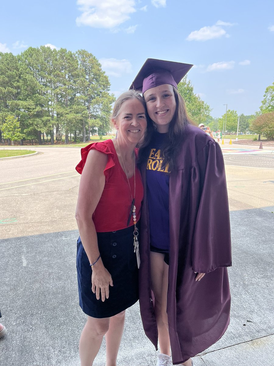 MrsBakerMES's tweet photo. What an amazing day! We loved having our former kiddos walk the halls in their caps and gowns. I’m so proud of all these guys! @MorrisvilleElem @MustangsPTA https://t.co/3ebSAkOUfK
