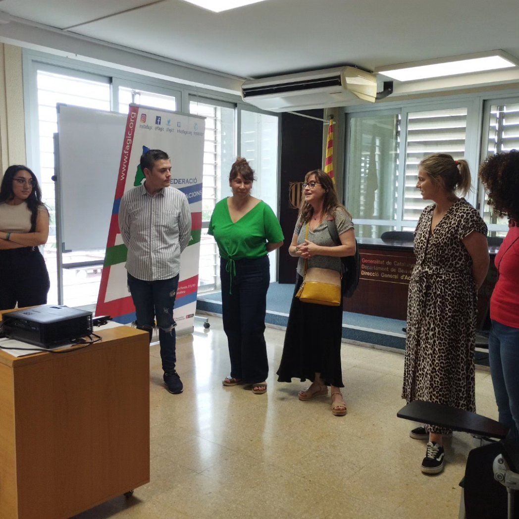 FAGIC1's tweet image. Aquesta setmana hem començat un nou curs finançat per la Cambra de Comerç de Barcelona sobre missatgeria i paquetería #pice #inserciolaboral