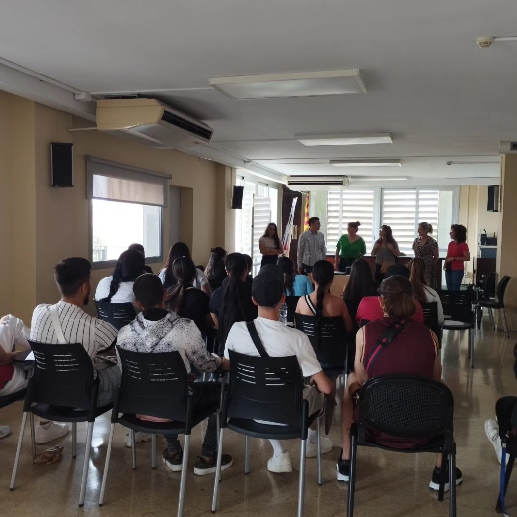 FAGIC1's tweet image. Aquesta setmana hem començat un nou curs finançat per la Cambra de Comerç de Barcelona sobre missatgeria i paquetería #pice #inserciolaboral