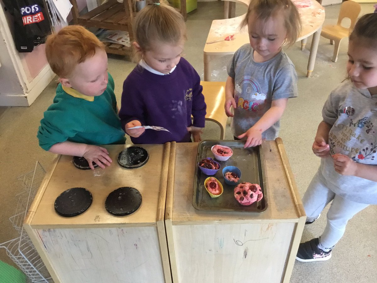 SerfsSt's tweet photo. Supported by an Educator we took forward the learners interest in baking through role playing the 5 currant bun song using money #lifelonglearning #earlynumeracy https://t.co/CuJMwi0UH9