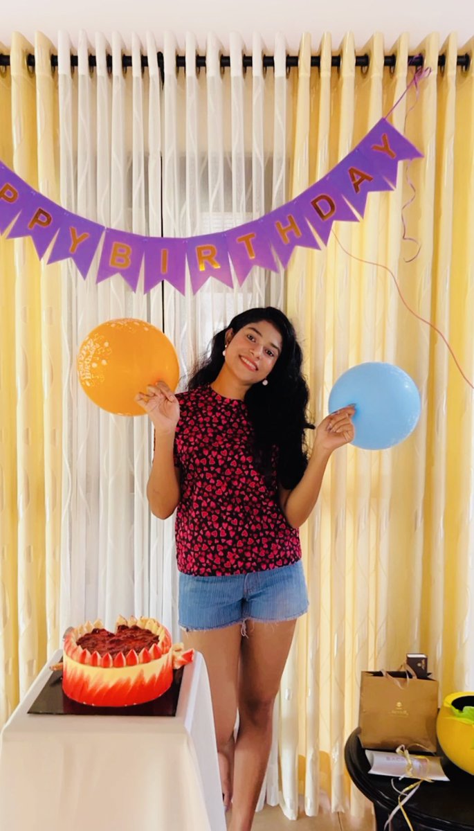 GamzShashi's tweet photo. අර ඩයස්ගේ නංගී ද 🤭❤️😚 https://t.co/1COk84YXNc
