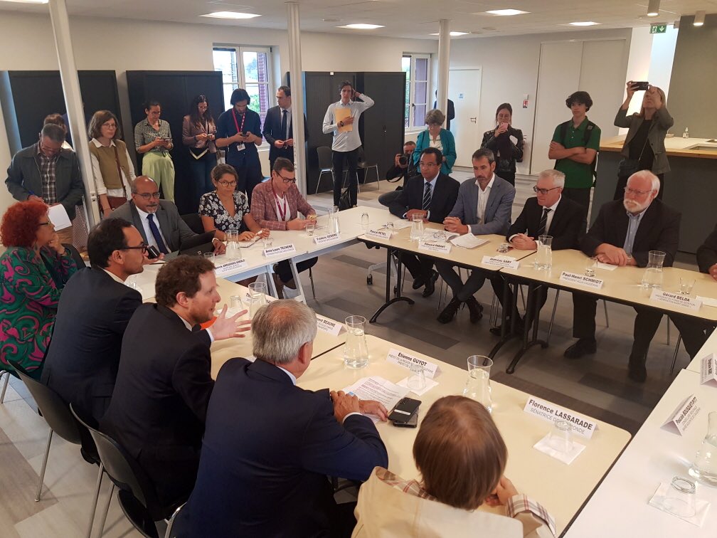 JeanLucGary's tweet photo. Échange avec @CBeaune sur les investissements de l’Etat 🇫🇷 pour le RER Métropolitain #bordeaux
Un projet soutenu ➡️ @NvelleAquitaine @gironde @BxMetro piloté par @SNCFReseau et qui se concrétise chaque jour : 5 juin dernier mise en service d’une nouvelle gare 🚉 #leBouscat https://t.co/IlfBO1X7jb