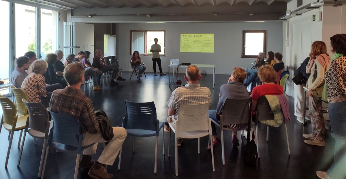 ComunalitatVic's tweet photo. ☀️ Aquest dijous vam ser amb #VICOOP, la comunitat energètica de Vic, a la trobada amb noves persones sòcies

💡 Molta satisfacció per la bona acollida que està tenint el projecte i per l'interès que està desperant!

#transicióenergètica #transicióecosocial #energiakm0 https://t.co/evjRVSr0Zq