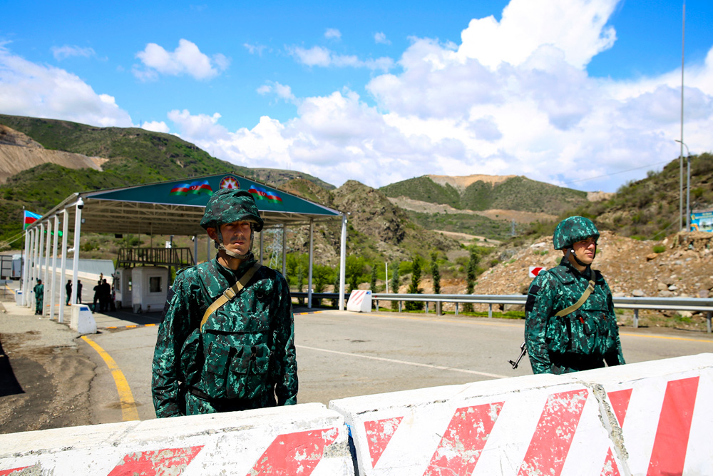 Le Premier ministre arménien a récemment annoncé qu’il comptait reconnaître la souveraineté de l’🇦🇿 sur le territoire autonome du Haut-Karabakh. Mais à quel prix pour ses habitants ? Découvrez l'analyse de Taline Papazian.👇
armeniapeace.org/lazerbaidjan-r…