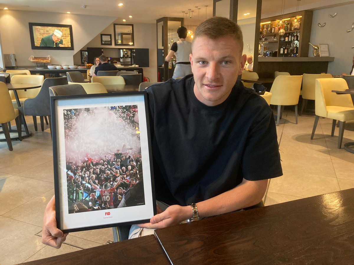 Blakes_Take's tweet photo. An absolute pleasure to meet @PMullin7 for a special signing session of @fearlessidzine's print collaboration with @JordanBirchall.

100% of the profits made on these limited edition prints goes to the @Your_Space123 charity.

Buy them here 👉https://t.co/CCLSi8rsbo

#WxmAFC https://t.co/l7GpOJgqMo