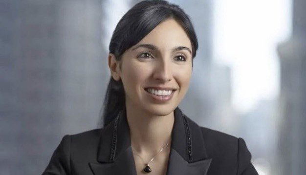 Büyük Türkiye idealinize kadın erkek omuz omuza yürüyoruz, derken tam da bunu söylüyoruz.

“<a href="/Akparti/">AK Parti</a> kadınları eve kapatacak” iftirası üzerinden korku siyaseti yürütenlere 20 yıldır olduğu en güzel cevapları vermeye devam ediyoruz. 

Türkiye Cumhuriyet Merkez Bankası'na ilk kez