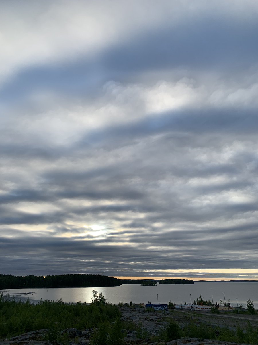 Entinen naapuri kysyi onko harmittanut, kun muutin. Miettimättä vastaus kuului ”ei todellakaan!”. Noh, katsokaa nyt itse… 

#tampere #maisemat #manse