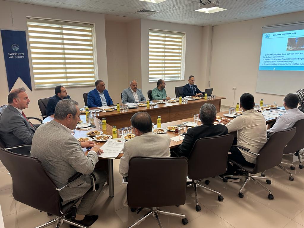 teknokenturfa's tweet photo. Teknokent 2023 Yılı Genel Kurul Toplantısı, Genel Kurul Üyelerimizin katılımlarıyla gerçekleştirildi.
Toplantıda Teknokent 'in mevcut durumu, gelecek hedef ve planlamaları ele alındı.
Katılımlarından dolayı kıymetli Kurul Başkanımıza paydaş ve ortaklarımıza çok teşekkür ederiz. https://t.co/bAy3bosjcg