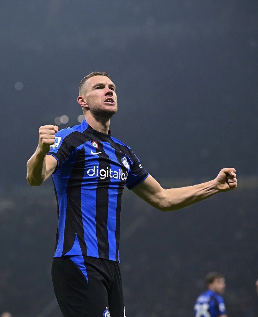 #SONDAKİKA | Fenerbahçe, Edin Dzeko'ya 2 yıllık sözleşme teklif etti. 

(@DiMarzio)