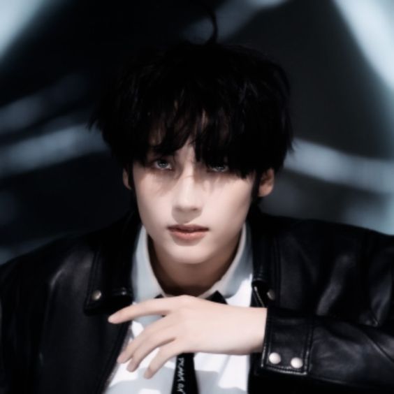 AboutMusicYT's tweet photo. TXT's Huening Kai in 'Devil By The Window', 2023. https://t.co/2EUYnSsdxm