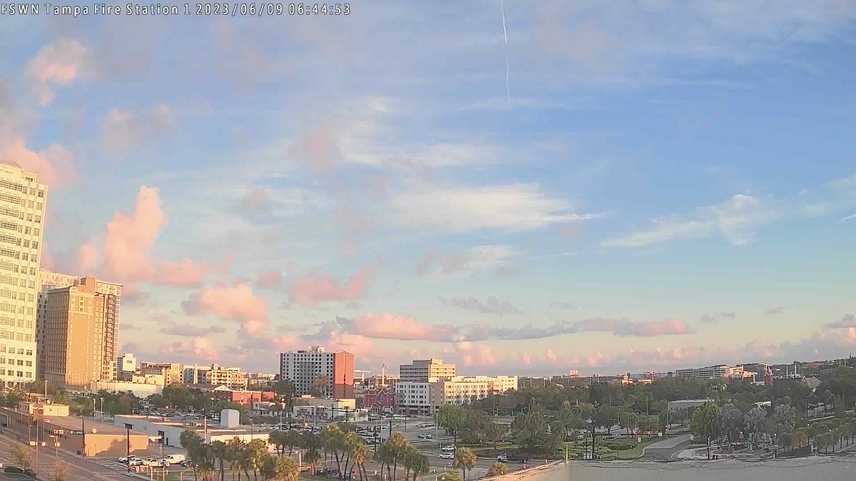 FSWNTampaFire1's tweet photo. FSWN AlertTampa Downtown at sunrise and it's 81.8 F. https://t.co/R0vStpuNmX