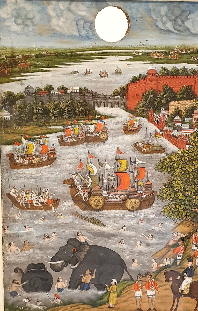 A busy #Yamuna River-front as seen from Nigambodh Ghat with Red Fort at right & Salimgarh Fort on the left. The connecting bridge stands still but the Ring Road flows beneath it now!
Sepoys of #EastIndiaCompany & a crocodile are here too!
c1815 AD #Mughal #Delhi now at @MIAQatar