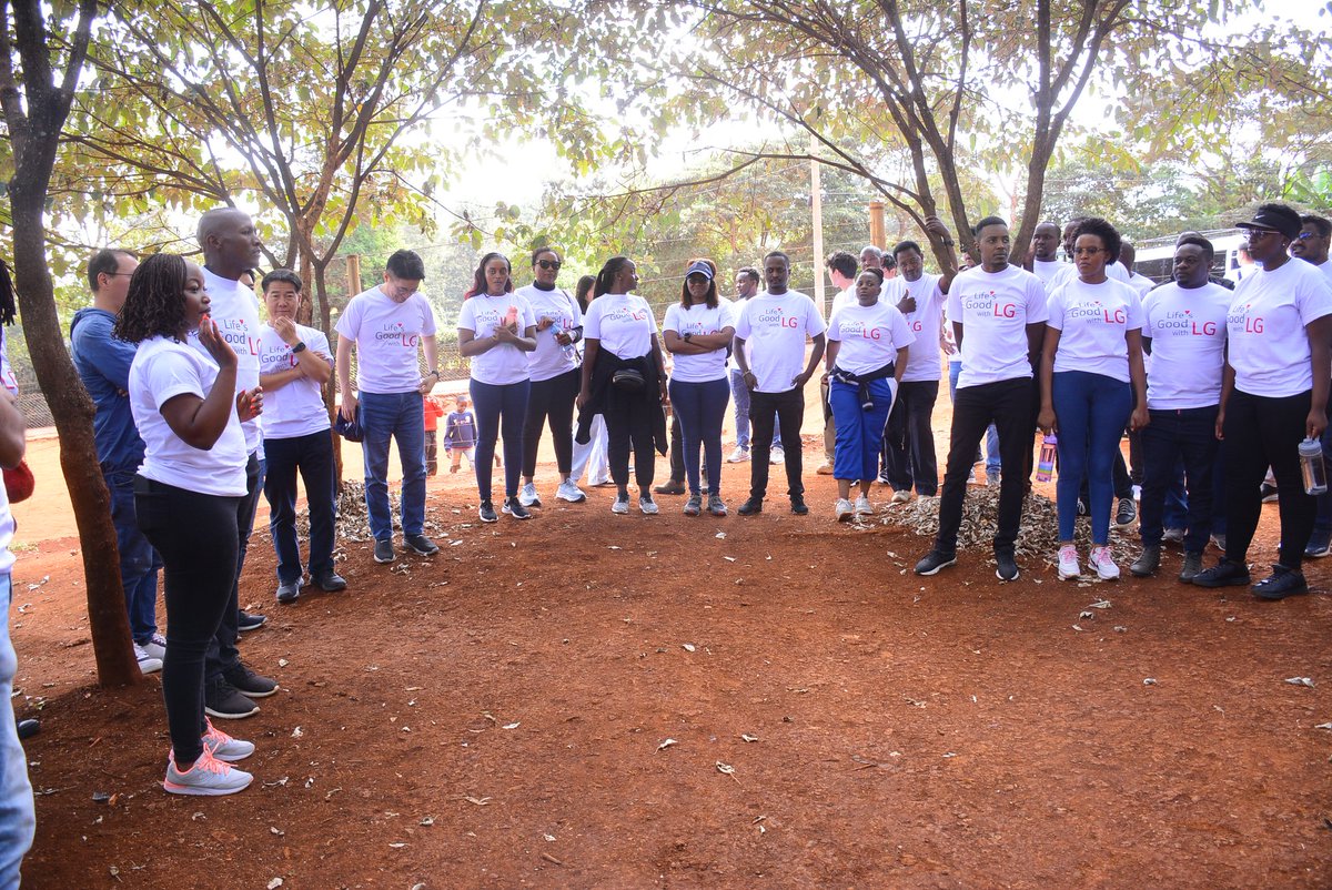 Al3XMwangaza's tweet photo. We as @LGEastAfrica aren't environmentalists. We are Earth warrior.For more:https://t.co/6TRgcLyHeL
#LG100Club
#WorldEnvironmentDay2023 #LGCS https://t.co/O15sP2yOOk