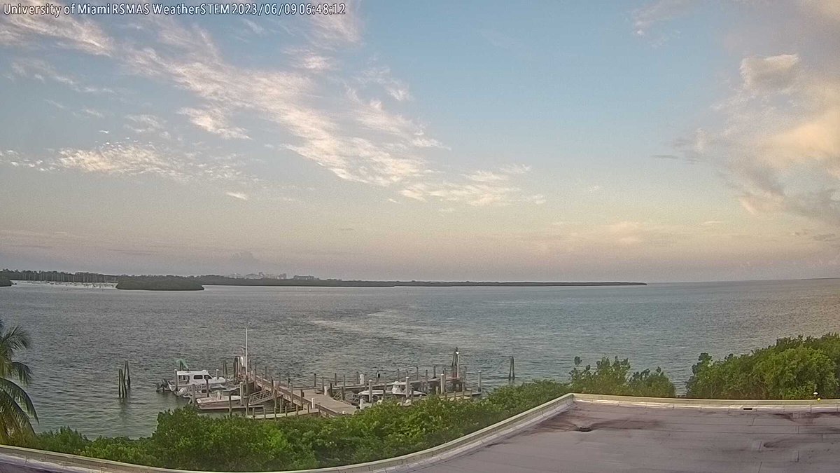 RSMASWxSTEM's tweet photo. U of Miami Rosenstiel School at sunrise and it's 78.3 F. https://t.co/0pSLH9tQ2M