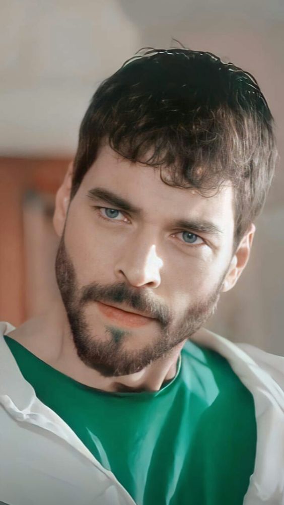 yvette_princz's tweet photo. So handsome ❤️ and his eyes are so beautiful 😍 

#AkınAkınözü #MiranSadoglu #Hercai https://t.co/A81x79LP9E