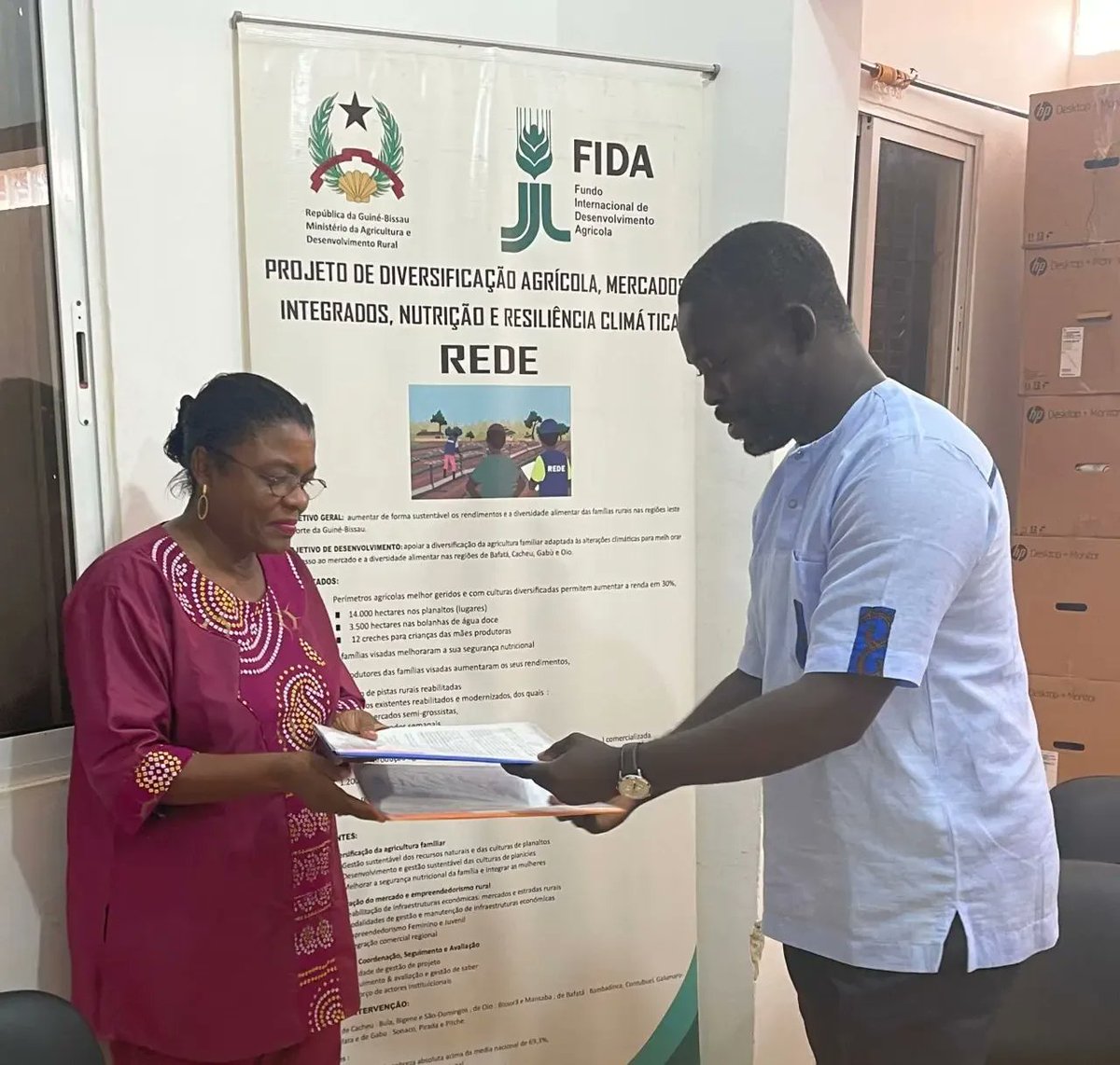 EstaNossa's tweet photo. O acordo assinado em Bissau  dia 8/6  entre  Tiniguena e REDE, permite avançar para implementação de um plano de emergência estabelecido para a campanha agrícola de 2023 para as regiões de Bafatá e Gabú.
Ler mais: 
https://t.co/yD7v68ohyz https://t.co/FroYhiwpsi