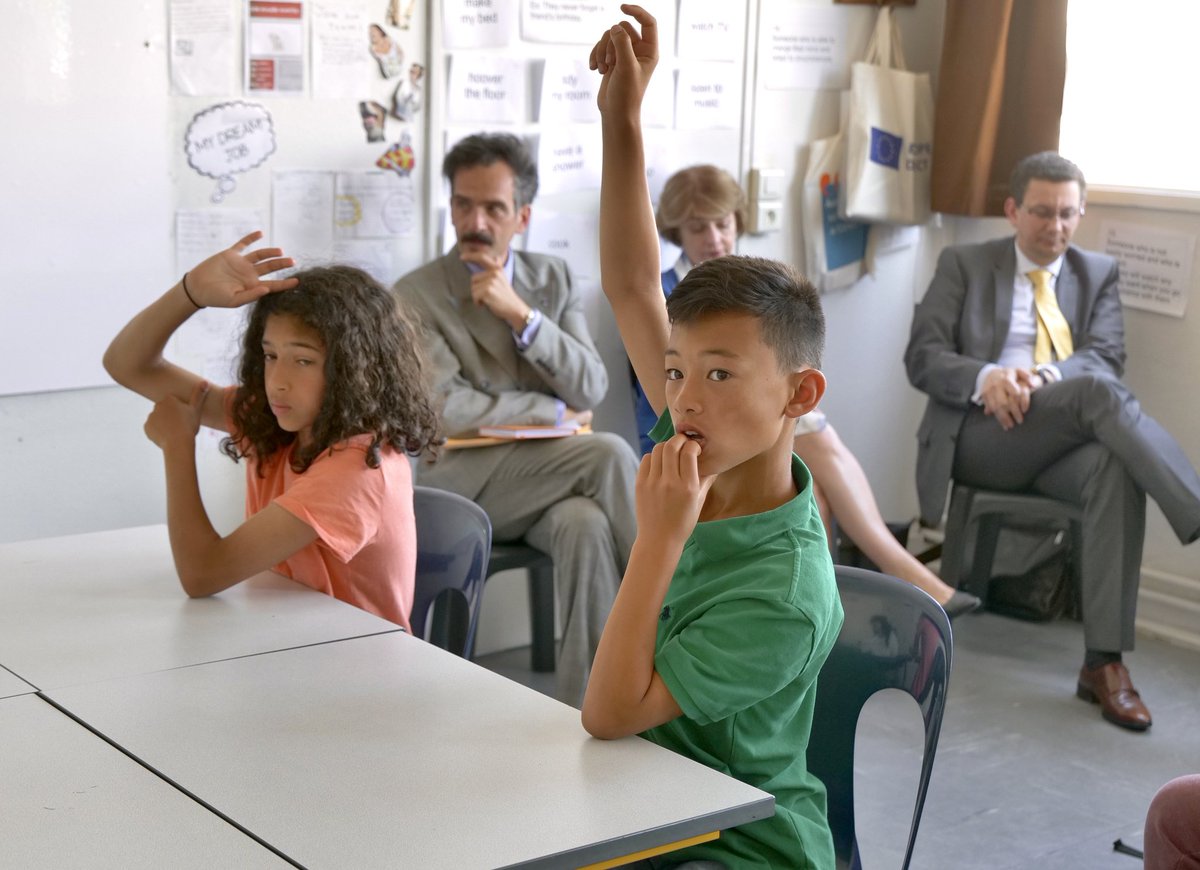 AcReims's tweet photo. Le parquet de #Reims et l'académie se sont associés pour mener une vaste opération de lutte contre le harcèlement scolaire. Au collège F Legros, les élèves ont travaillé sur les podcasts créés par le parquet, favorisant la prise de conscience et la libération de la parole. https://t.co/aEbwXpZcqU