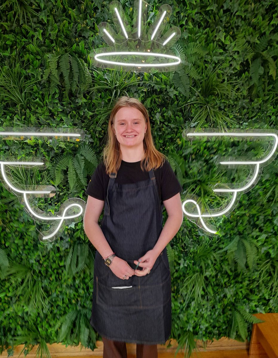 Meet Ella, one of our newest and youngest member of our team, as well as a very sweet and hardworking girl 🥰☕️🤩Welcome to the team Ella! #Edinburgh#coffeelover#coffeesaints #edinburghcoffeeshop #socent #Edinburgh #team