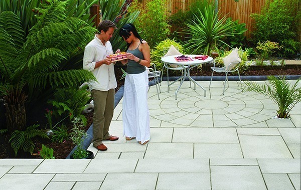 TDS_Paving's tweet photo. At TDS Paving &amp; Landscaping we offer a contemporary garden design service of the very highest standard. We can take your dream garden and bring it stunningly to life, providing you with a slice of paradise that's yours to enjoy whenever you like.
#gardendesign #gardenlandscaping https://t.co/9Q70rWnPHW