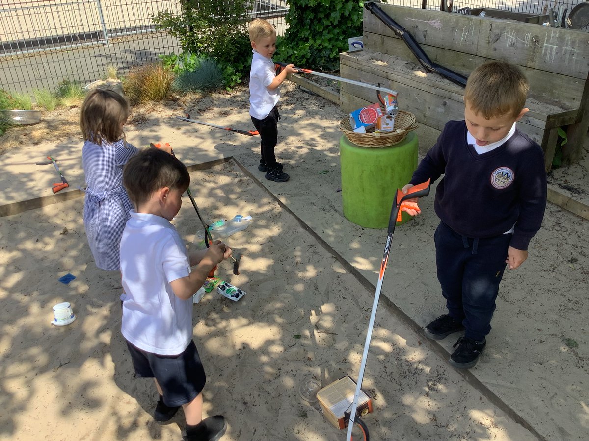 We have been discussing why it is important to recycle and put our rubbish in the bin. We have used litter pickers to keep our 'beach' clean and tidy 🗑️🚮♻️