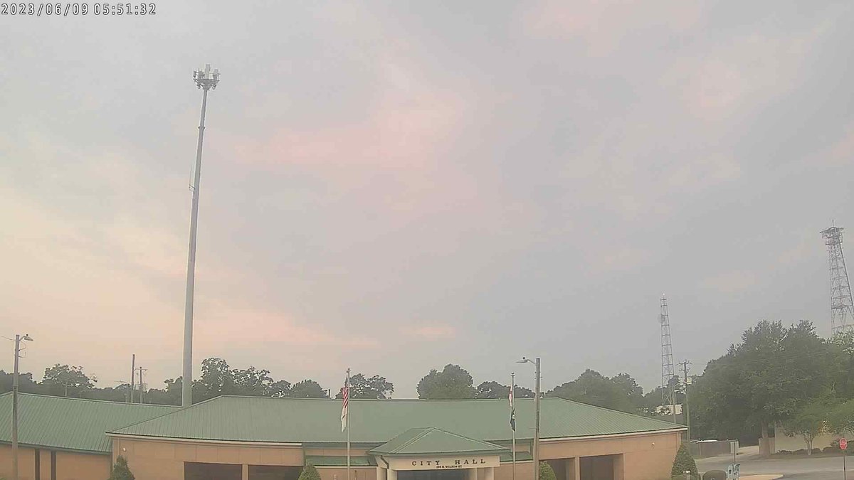 FAMUCrestviewWx's tweet photo. FAMU College of Pharmacy Crestview at sunrise and it's 70 F. https://t.co/iKzm7T1gXW
