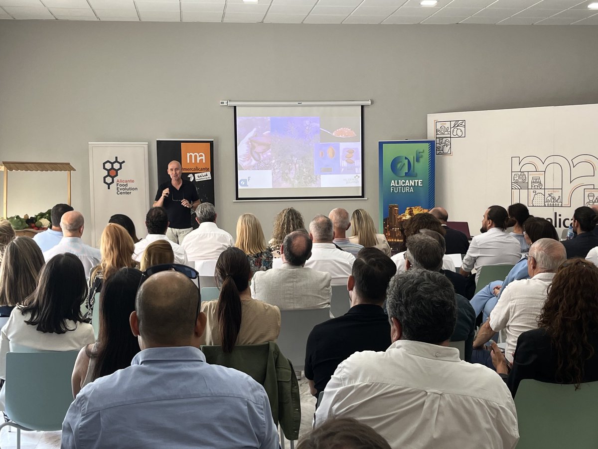 <a href="/saorts/">Santiago Orts</a> presentando nuestro #caviarcitrico en <a href="/mercalicante/">Mercadona De Alicante</a> Gracias a ⁦<a href="/AlicanteFutura/">Alicante Futura</a>⁩ y a ⁦<a href="/PcientificoUMH/">Parque Científico UMH</a>⁩ siempre por su apoyo a la #innovacion