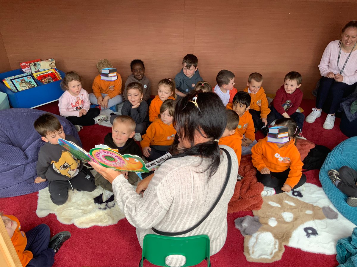 RDPSNursery's tweet image. Wow! What a special place the new reading shed is! Thank you to our first parent Mystery Reader to come and read in our new magical space 🪄📚❤️
#RDPSNursery #Readingshed #MysteryReader #Welovestories